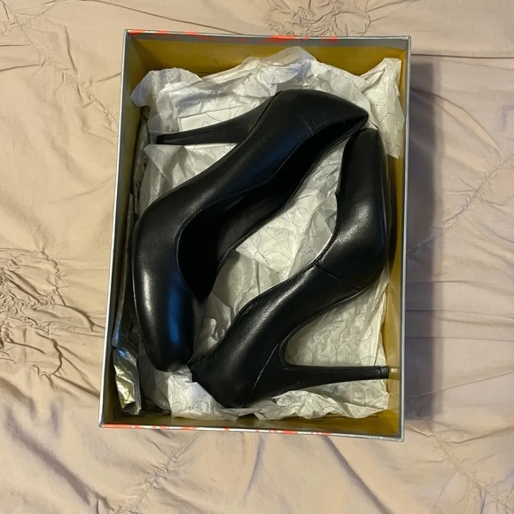 NEW Black Leather Pumps Heels‎ Lillian Size 7.5 Kelsi Dagger